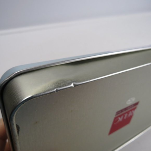 Relic Lady at Airport metal tin Easy to open - Picture 7 of 9